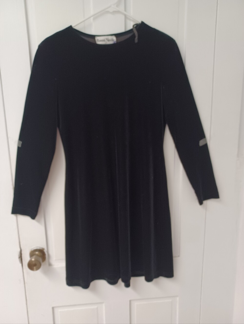 Ronni Nicole Black Long-Sleeve Velvet Swing Dress